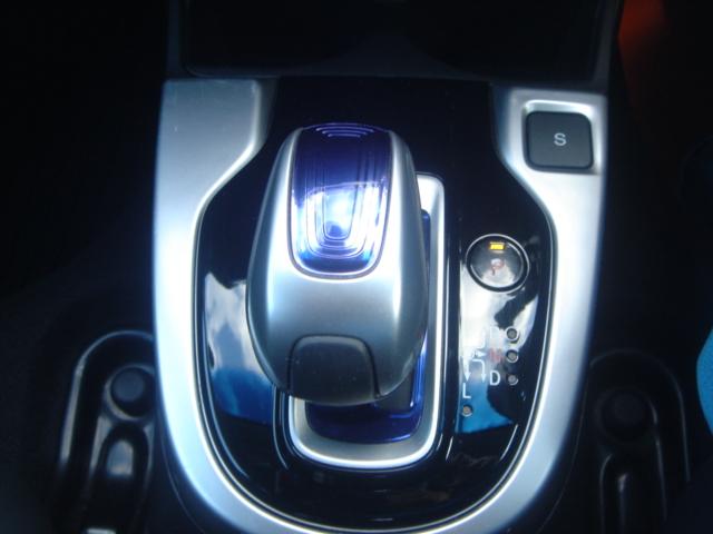 フィットハイブリッド Ｌパッケージ　ＳＤナビ・ワンセグ・Ｒカメラ・安心パッケージ・Ｂｌｕｅｔｏｏｔｈ・ＬＥＤヘッドライト・クルーズコントロール・ＡＵＴＯヘッドライト・プッシュスタート・ステアリングスイッチ・革巻きステアリング・禁煙車（24枚目）