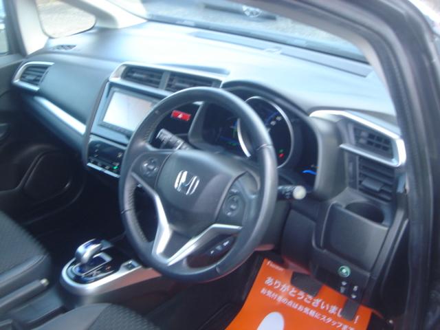 フィットハイブリッド Ｌパッケージ　ＳＤナビ・ワンセグ・Ｒカメラ・安心パッケージ・Ｂｌｕｅｔｏｏｔｈ・ＬＥＤヘッドライト・クルーズコントロール・ＡＵＴＯヘッドライト・プッシュスタート・ステアリングスイッチ・革巻きステアリング・禁煙車（51枚目）