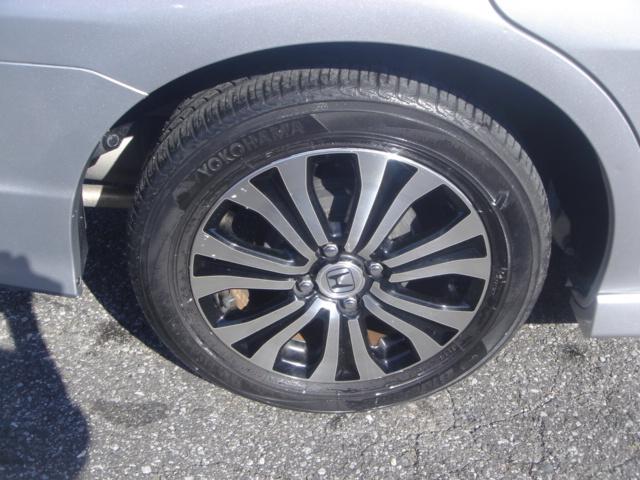 フィットシャトルハイブリッド ハイブリッド・スマートセレクション SDナビ・ワンセグ・Rカメラ・シートヒーター・クルコン・HID・ETC・パドルシフト・AUTOヘッドライト・革巻きステアリング・Bluetooth・純正AW・スマートキー・ステアリングスイッチ・禁煙車(9枚目)