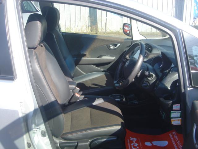 フィットシャトルハイブリッド ハイブリッド・スマートセレクション SDナビ・ワンセグ・Rカメラ・シートヒーター・クルコン・HID・ETC・パドルシフト・AUTOヘッドライト・革巻きステアリング・Bluetooth・純正AW・スマートキー・ステアリングスイッチ・禁煙車(14枚目)