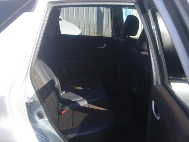 フィットシャトルハイブリッド ハイブリッド・スマートセレクション SDナビ・ワンセグ・Rカメラ・シートヒーター・クルコン・HID・ETC・パドルシフト・AUTOヘッドライト・革巻きステアリング・Bluetooth・純正AW・スマートキー・ステアリングスイッチ・禁煙車(15枚目)