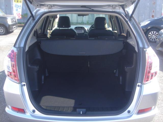 フィットシャトルハイブリッド ハイブリッド・スマートセレクション SDナビ・ワンセグ・Rカメラ・シートヒーター・クルコン・HID・ETC・パドルシフト・AUTOヘッドライト・革巻きステアリング・Bluetooth・純正AW・スマートキー・ステアリングスイッチ・禁煙車(16枚目)