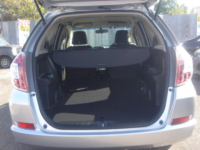 フィットシャトルハイブリッド ハイブリッド・スマートセレクション SDナビ・ワンセグ・Rカメラ・シートヒーター・クルコン・HID・ETC・パドルシフト・AUTOヘッドライト・革巻きステアリング・Bluetooth・純正AW・スマートキー・ステアリングスイッチ・禁煙車(17枚目)