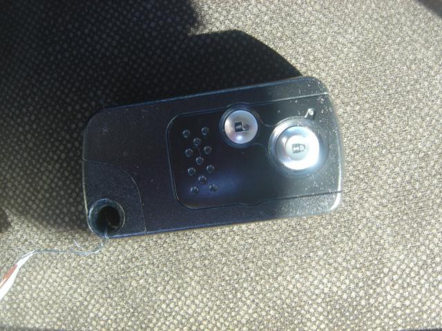 フィットシャトルハイブリッド ハイブリッド・スマートセレクション SDナビ・ワンセグ・Rカメラ・シートヒーター・クルコン・HID・ETC・パドルシフト・AUTOヘッドライト・革巻きステアリング・Bluetooth・純正AW・スマートキー・ステアリングスイッチ・禁煙車(31枚目)