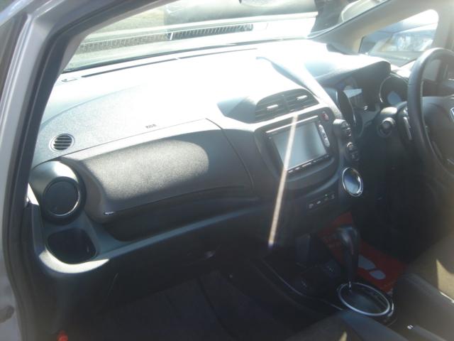 フィットシャトルハイブリッド ハイブリッド・スマートセレクション SDナビ・ワンセグ・Rカメラ・シートヒーター・クルコン・HID・ETC・パドルシフト・AUTOヘッドライト・革巻きステアリング・Bluetooth・純正AW・スマートキー・ステアリングスイッチ・禁煙車(51枚目)