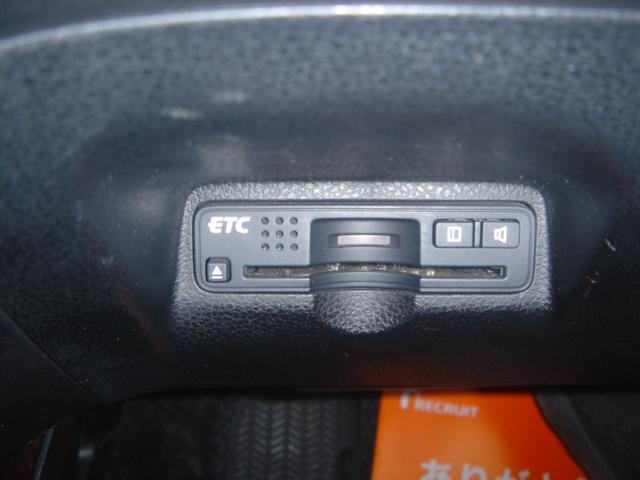 フィットシャトルハイブリッド ハイブリッド・スマートセレクション HDDナビ・1セグ・Rカメラ・HID・ETC・クルコン・VIDEO入力端子・USB入力端子・ステアリングスイッチ・AUTOヘッドライト・スマートキー・ECOモードスイッチ・横滑り防止装置・禁煙車(25枚目)