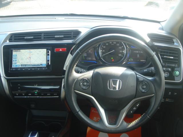 グレイス ハイブリッドＬＸ　ＳＤナビ・フルセグ・Ｒカメラ・あんしんパッケージ・Ｂｌｕｅｔｏｏｔｈ・前後ドラレコ・クルコン・ＬＥＤヘッドライト・ＥＴＣ・革巻きステアリング・ＡＵＴＯヘッドライト・スマートキー・プッシュスタート・禁煙（4枚目）