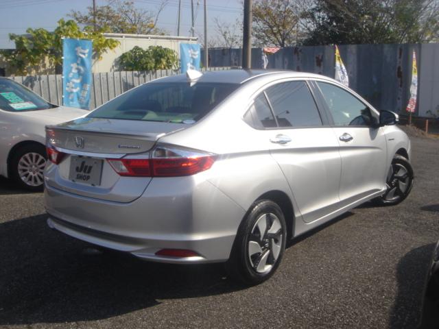 グレイス ハイブリッドＬＸ　ＳＤナビ・フルセグ・Ｒカメラ・あんしんパッケージ・Ｂｌｕｅｔｏｏｔｈ・前後ドラレコ・クルコン・ＬＥＤヘッドライト・ＥＴＣ・革巻きステアリング・ＡＵＴＯヘッドライト・スマートキー・プッシュスタート・禁煙（6枚目）