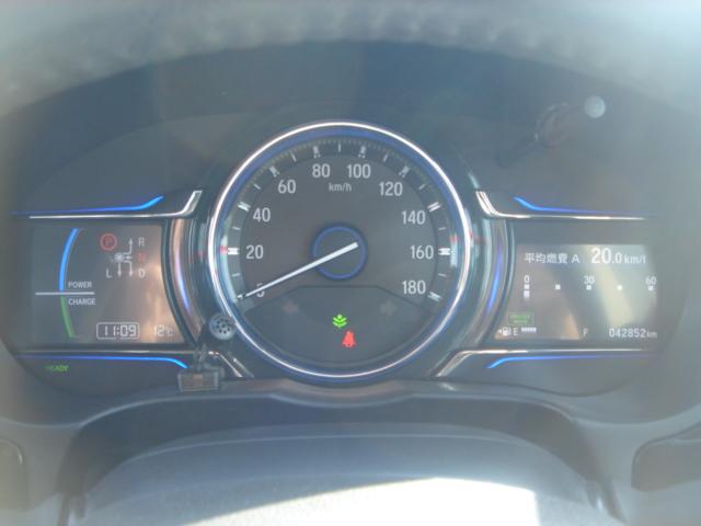グレイス ハイブリッドＬＸ　ＳＤナビ・フルセグ・Ｒカメラ・あんしんパッケージ・Ｂｌｕｅｔｏｏｔｈ・前後ドラレコ・クルコン・ＬＥＤヘッドライト・ＥＴＣ・革巻きステアリング・ＡＵＴＯヘッドライト・スマートキー・プッシュスタート・禁煙（17枚目）