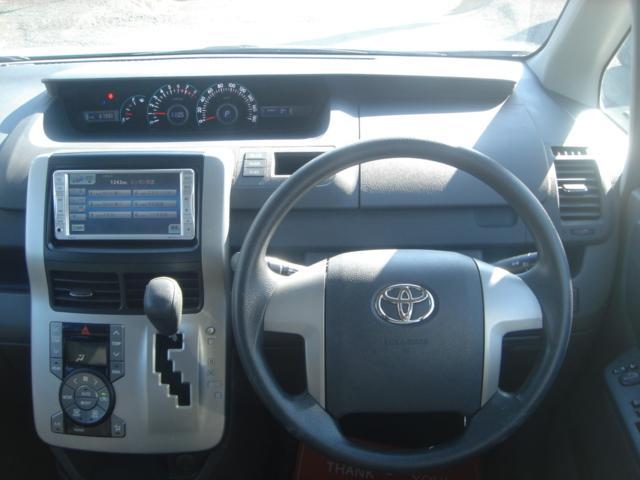 ヴォクシー X Lエディション 純正ナビ・Rカメラ・DVD再生・左電動スライドドア・プロジェクター式HID・ETC・デュアルオートエアコン・ウインカーミラー・禁煙車(4枚目)