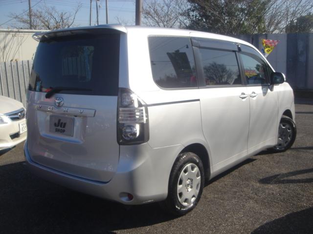 ヴォクシー X Lエディション 純正ナビ・Rカメラ・DVD再生・左電動スライドドア・プロジェクター式HID・ETC・デュアルオートエアコン・ウインカーミラー・禁煙車(6枚目)