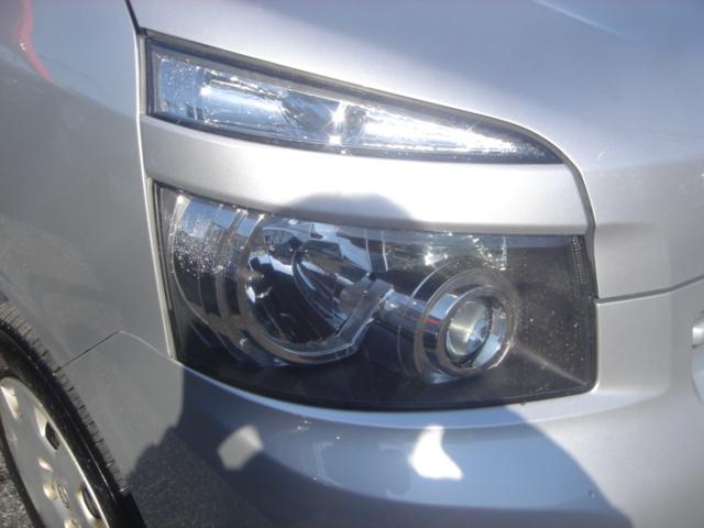 ヴォクシー X Lエディション 純正ナビ・Rカメラ・DVD再生・左電動スライドドア・プロジェクター式HID・ETC・デュアルオートエアコン・ウインカーミラー・禁煙車(12枚目)