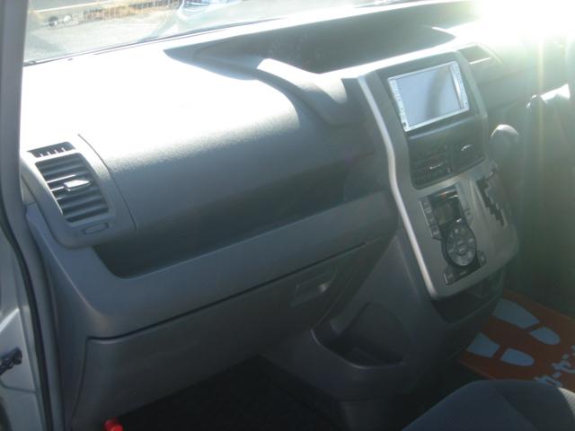 ヴォクシー X Lエディション 純正ナビ・Rカメラ・DVD再生・左電動スライドドア・プロジェクター式HID・ETC・デュアルオートエアコン・ウインカーミラー・禁煙車(45枚目)