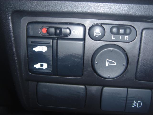 フリード フレックス　エアロ　ＣＤ・左電動スライドドア・ＨＩＤ・ＥＴＣ・ＡＵＸ端子・純正リヤスポイラー・純正オプショングリル・純正エアロ・ＡＵＴＯヘッドライト・ウインカーミラー・キーレスキー・禁煙車（23枚目）