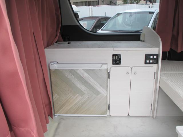 レジアスエースバン ロングスーパーＧＬ　キャンピングカー　８ナンバー　８人乗り　シンク　冷蔵庫　ベッド　サブバッテリー　走行充電　１００Ｖ変換インバーター　外部電源　ナビ　テレビ　ＥＴＣ（10枚目）