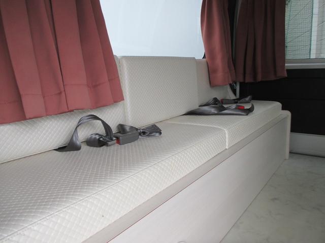 レジアスエースバン ロングスーパーＧＬ　キャンピングカー　８ナンバー　８人乗り　シンク　冷蔵庫　ベッド　サブバッテリー　走行充電　１００Ｖ変換インバーター　外部電源　ナビ　テレビ　ＥＴＣ（15枚目）