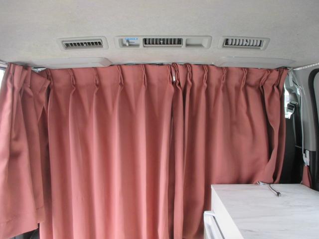 レジアスエースバン ロングスーパーＧＬ　キャンピングカー　８ナンバー　８人乗り　シンク　冷蔵庫　ベッド　サブバッテリー　走行充電　１００Ｖ変換インバーター　外部電源　ナビ　テレビ　ＥＴＣ（18枚目）