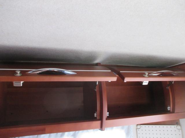 バネットトラック ナッツRV マッシュ 7人乗りキャンピングカー ベッド シンク 冷蔵庫 FFヒーター エアコン インバーター 走行充電 外部電源 サブバッテリー テーブル トイレ 収納 ナビ バックモニター ETC(39枚目)