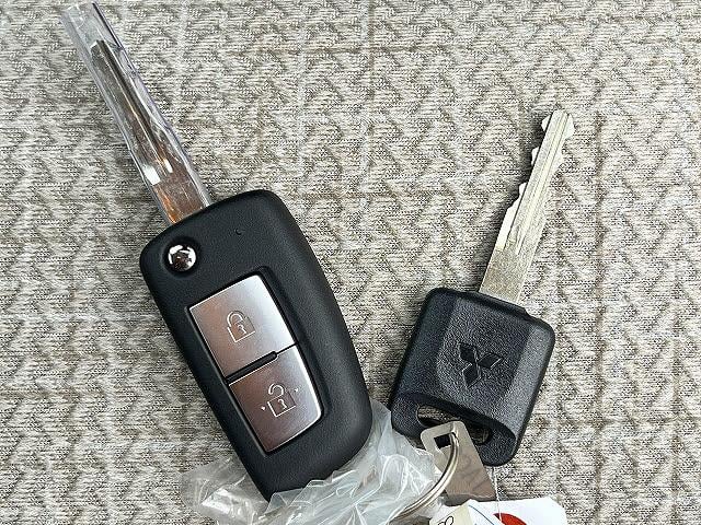 ｅＫワゴン Ｍ　ｅ－Ａｓｓｉｓｔ　バックカメラ　前席シートヒーター　フロアマット　エクシードバイザー　ステアリングリモコン　アイドリングストップ　オートライト　間欠ワイパー　キーレスエントリー　届出済み未使用車（26枚目）
