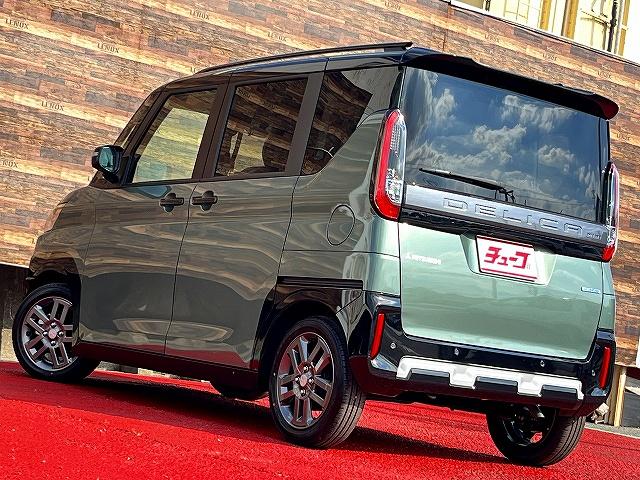 デリカミニ Ｔ　プレミアム　全方位モニター　デジタルインナーミラー　パドルシフト　ステアリングヒーター　前席シートヒーター　ハンズフリーパワスラ　両側パワスラ　ステリモ　アダプティブクルコン　シーリングファン　届出済み未使用車（6枚目）