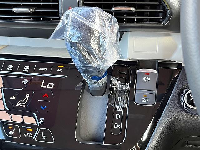 デリカミニ Ｔ　プレミアム　リミテッドエディション　全方位モニター　９型ディスプレイオーディオ　アップルカープレイ・アンドロイドオート対応　パドルシフト　両側パワスラ　衝突軽減ブレーキ　アダプティブクルーズコントロール　電動パーキング　届出済み未使用車（16枚目）