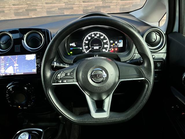 ノート e-パワー X アラウンドビューモニター スマートルームミラー エマージェンシーブレーキ クリアランスソナー ナビ フルセグ BTオーディオ CD録音 ドラレコ ETC車載器 LEDオートライト フォグランプ アルミ(13枚目)