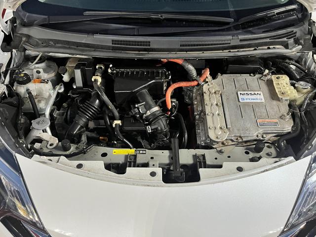 ノート e-パワー X アラウンドビューモニター スマートルームミラー エマージェンシーブレーキ クリアランスソナー ナビ フルセグ BTオーディオ CD録音 ドラレコ ETC車載器 LEDオートライト フォグランプ アルミ(38枚目)