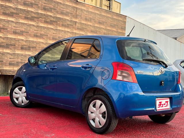 ヴィッツ F ユーザーワンオーナー ドライブレコーダー ETC車載器 キーレスエントリー 電動格納ドアミラー バニティミラー トノカバー(7枚目)