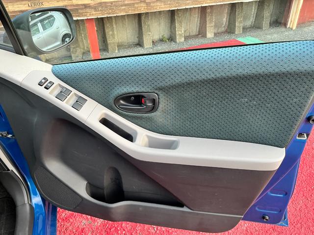 ヴィッツ F ユーザーワンオーナー ドライブレコーダー ETC車載器 キーレスエントリー 電動格納ドアミラー バニティミラー トノカバー(8枚目)