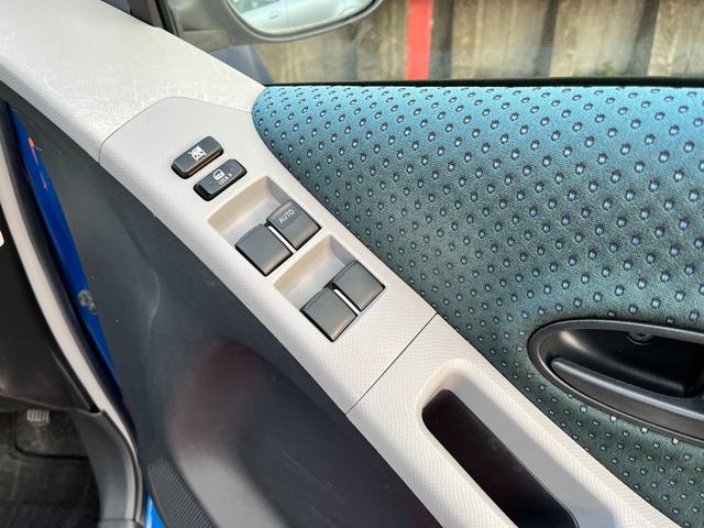 ヴィッツ F ユーザーワンオーナー ドライブレコーダー ETC車載器 キーレスエントリー 電動格納ドアミラー バニティミラー トノカバー(9枚目)