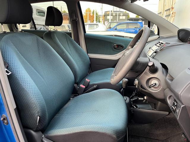 ヴィッツ F ユーザーワンオーナー ドライブレコーダー ETC車載器 キーレスエントリー 電動格納ドアミラー バニティミラー トノカバー(10枚目)