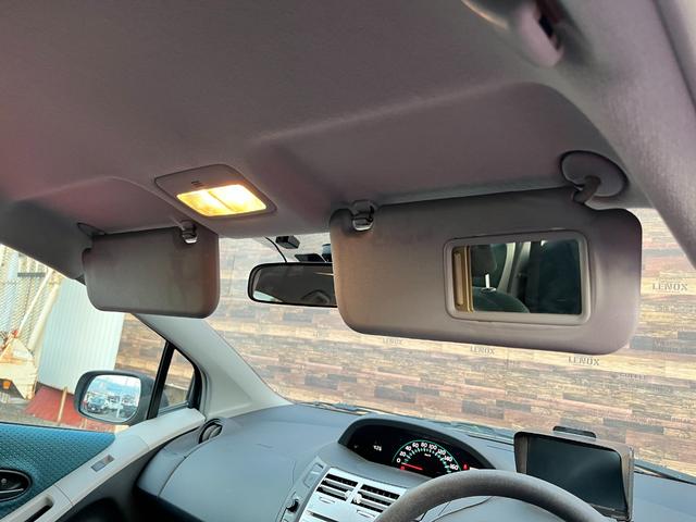 ヴィッツ F ユーザーワンオーナー ドライブレコーダー ETC車載器 キーレスエントリー 電動格納ドアミラー バニティミラー トノカバー(11枚目)