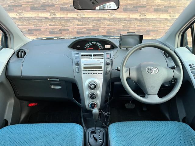 ヴィッツ F ユーザーワンオーナー ドライブレコーダー ETC車載器 キーレスエントリー 電動格納ドアミラー バニティミラー トノカバー(12枚目)