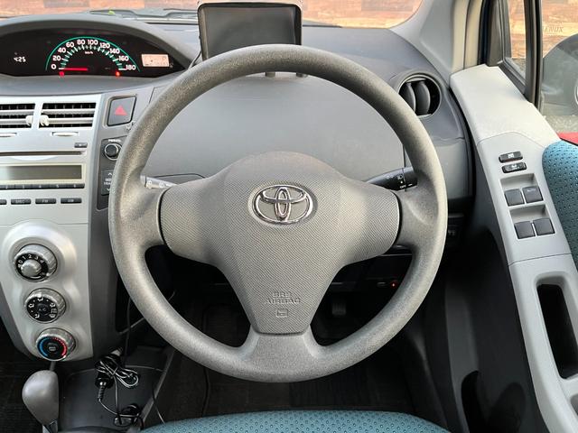 ヴィッツ F ユーザーワンオーナー ドライブレコーダー ETC車載器 キーレスエントリー 電動格納ドアミラー バニティミラー トノカバー(13枚目)