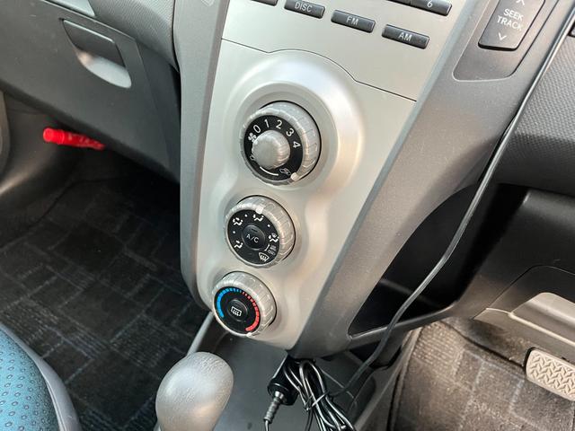 ヴィッツ F ユーザーワンオーナー ドライブレコーダー ETC車載器 キーレスエントリー 電動格納ドアミラー バニティミラー トノカバー(19枚目)