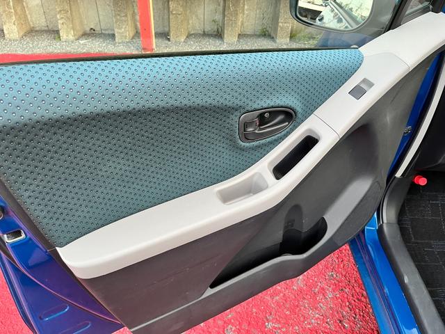 ヴィッツ F ユーザーワンオーナー ドライブレコーダー ETC車載器 キーレスエントリー 電動格納ドアミラー バニティミラー トノカバー(21枚目)