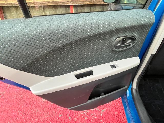 ヴィッツ F ユーザーワンオーナー ドライブレコーダー ETC車載器 キーレスエントリー 電動格納ドアミラー バニティミラー トノカバー(25枚目)