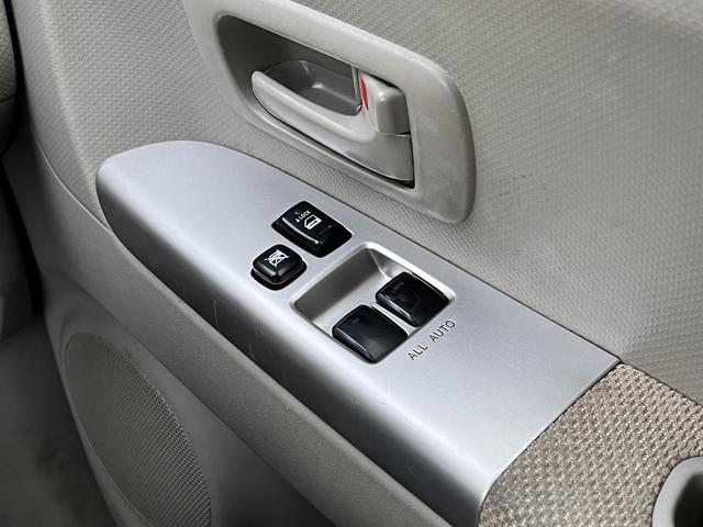 ポルテ １３０ｉ　Ｃパッケージ　パワースライドドア　純正ナビ　ＴＶ　ＤＶＤビデオ再生　オートエアコン　フォグランプ　バニティミラー　シートリフター　社外アルミホイール（7枚目）