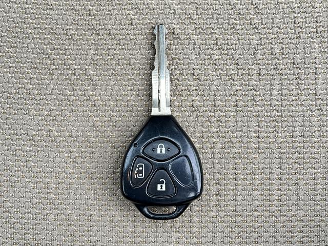 ポルテ １３０ｉ　Ｃパッケージ　パワースライドドア　純正ナビ　ＴＶ　ＤＶＤビデオ再生　オートエアコン　フォグランプ　バニティミラー　シートリフター　社外アルミホイール（12枚目）