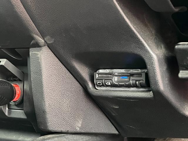 フィットハイブリッド Ｆパッケージ　ワンオーナー　クルコン　ナビ　フルセグＴＶ　ＤＶＤ再生　Ｂｌｕｅｔｏｏｔｈオーディオ　ミュージックラック　ステリモ　バックカメラ　ＥＴＣ　ドラレコ　スマートキープッシュスタート　ＬＥＤオートライト（16枚目）