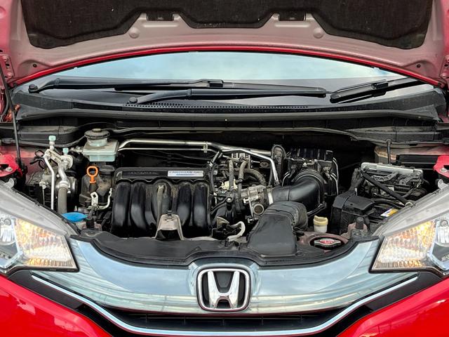 フィットハイブリッド Ｆパッケージ　ワンオーナー　クルコン　ナビ　フルセグＴＶ　ＤＶＤ再生　Ｂｌｕｅｔｏｏｔｈオーディオ　ミュージックラック　ステリモ　バックカメラ　ＥＴＣ　ドラレコ　スマートキープッシュスタート　ＬＥＤオートライト（28枚目）