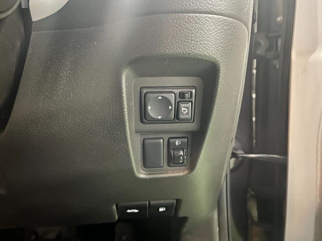 キューブ 15X Mセレクション メモリ-ナビ フルセグTV DVDビデオ再生 CD録音 バックカメラ ETC車載器 インテリキー プッシュスタート バニティミラー(17枚目)