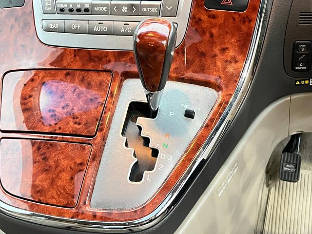 アルファードV MZ Gエディション 4WD ツインサンルーフ パワーバックドア 革シート パワーシート 前席シートヒーター 後席フリップダウンモニター ETC車載器 AC100V電源 HIDオートライト フォグランプ 7人乗り(16枚目)