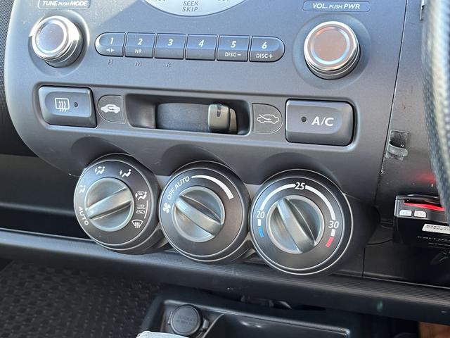 フィット 1.5T エアロ TEIN車高調足廻り CUSCOタワーバー パドルシフト ETC2.0 フォグランプ 社外14インチアルミホイール バニティミラー チルトステアリング シートリフター 無限ドアバイザー(22枚目)