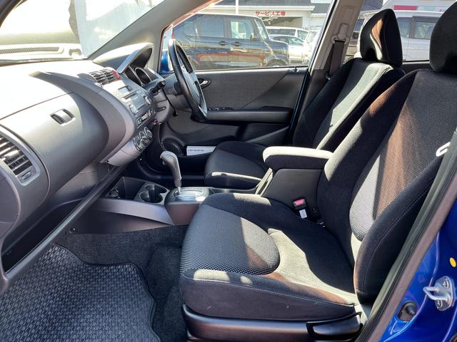 フィット 1.5T エアロ TEIN車高調足廻り CUSCOタワーバー パドルシフト ETC2.0 フォグランプ 社外14インチアルミホイール バニティミラー チルトステアリング シートリフター 無限ドアバイザー(25枚目)