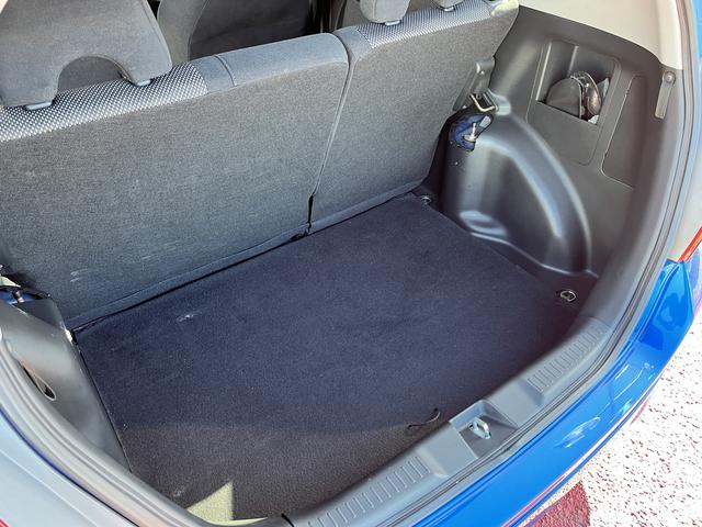 フィット 1.5T エアロ TEIN車高調足廻り CUSCOタワーバー パドルシフト ETC2.0 フォグランプ 社外14インチアルミホイール バニティミラー チルトステアリング シートリフター 無限ドアバイザー(29枚目)