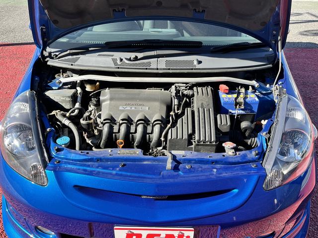 フィット 1.5T エアロ TEIN車高調足廻り CUSCOタワーバー パドルシフト ETC2.0 フォグランプ 社外14インチアルミホイール バニティミラー チルトステアリング シートリフター 無限ドアバイザー(31枚目)