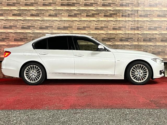 3シリーズ 320iラグジュアリー ワンオーナー 黒革パワーシート 前席シートヒーター クルコン ナビ Bluetooth USB接続 バックカメラ HIDオートライト ドラレコ プッシュスタート 17インチアルミ アイドリングストップ(8枚目)