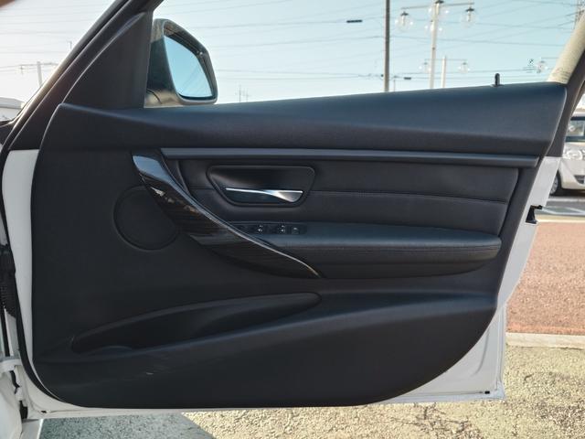 3シリーズ 320iラグジュアリー ワンオーナー 黒革パワーシート 前席シートヒーター クルコン ナビ Bluetooth USB接続 バックカメラ HIDオートライト ドラレコ プッシュスタート 17インチアルミ アイドリングストップ(14枚目)