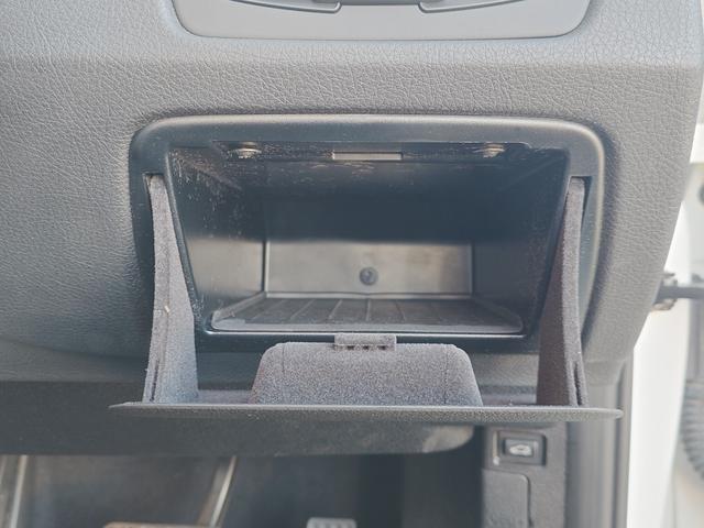 3シリーズ 320iラグジュアリー ワンオーナー 黒革パワーシート 前席シートヒーター クルコン ナビ Bluetooth USB接続 バックカメラ HIDオートライト ドラレコ プッシュスタート 17インチアルミ アイドリングストップ(28枚目)